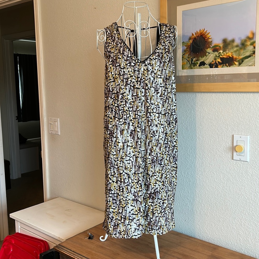 Vince Camuto mutual-colored sequined shift dress. Size 10 (fits like an 8). NWT